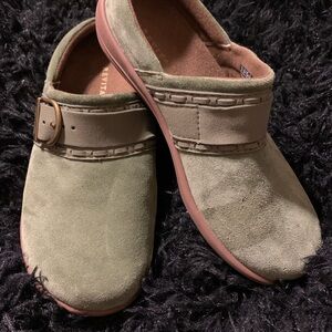 Revitalign Olive Green Suede Mules with Brass Buckles Sz 7B